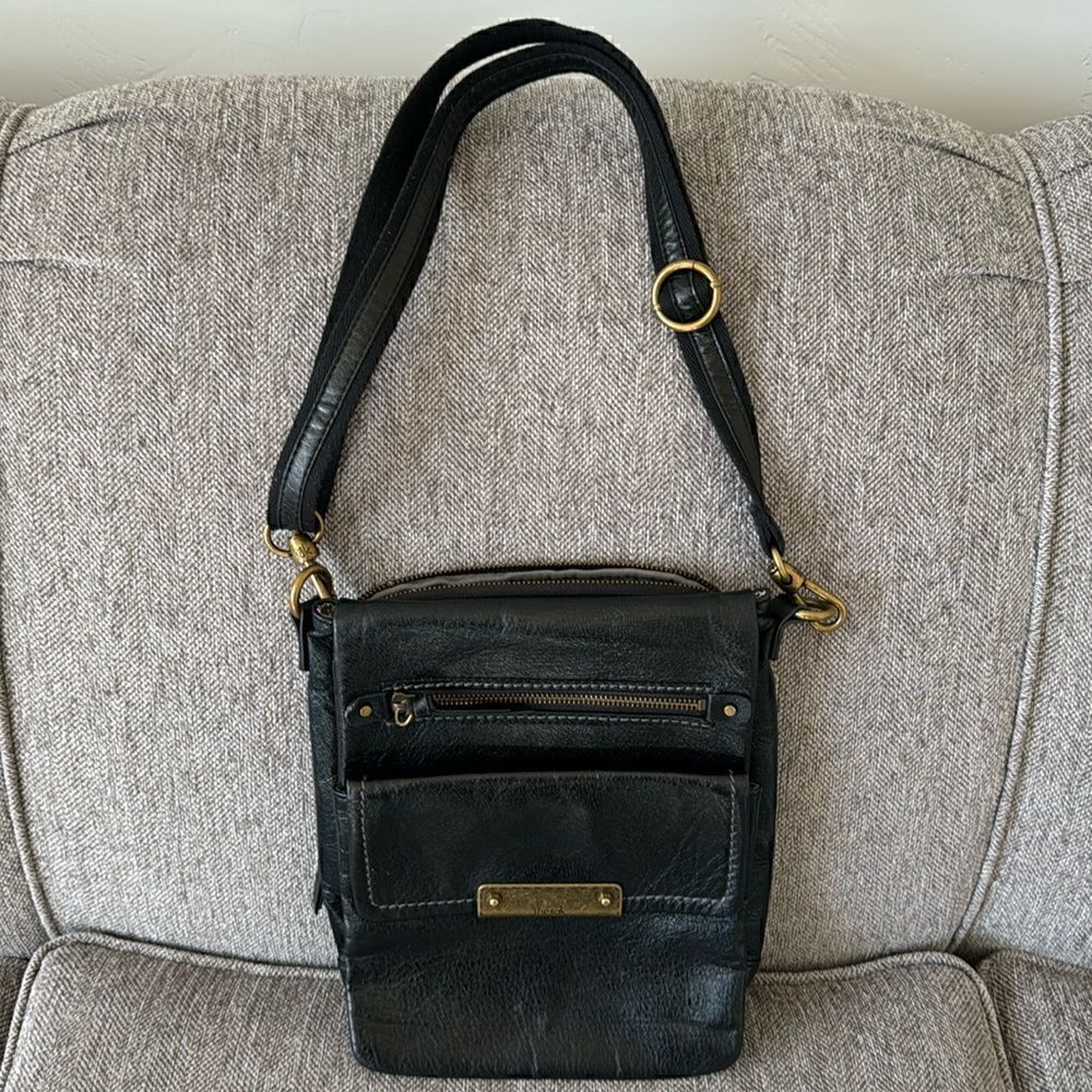 The Sak Women’s Black Leather Crossbody Messenger Bag Multi Functional Pockets